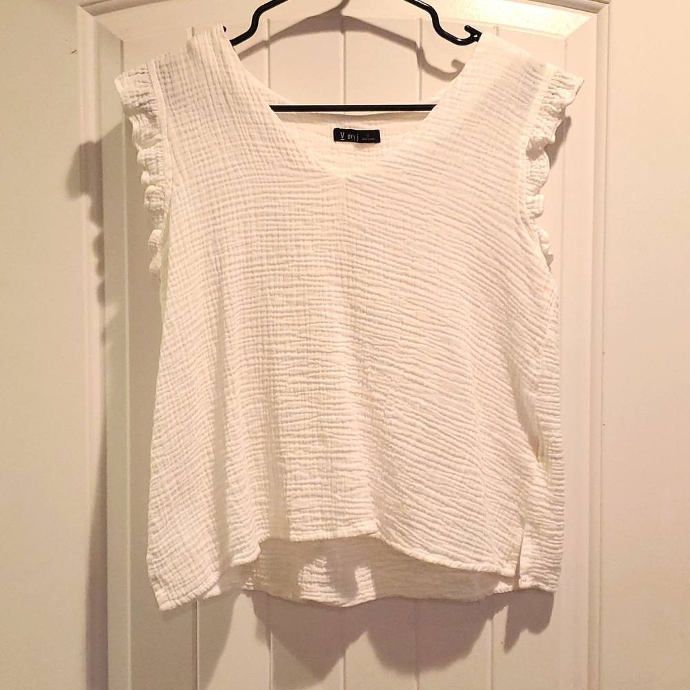 Bella Ella White linen short sleeveless blouse